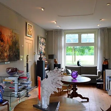 Art+bed And Breakfast