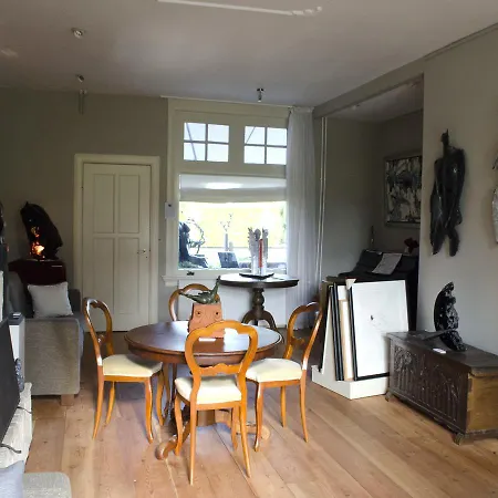 Art+bed And Breakfast ベッド・アンド・ブレックファスト 4*